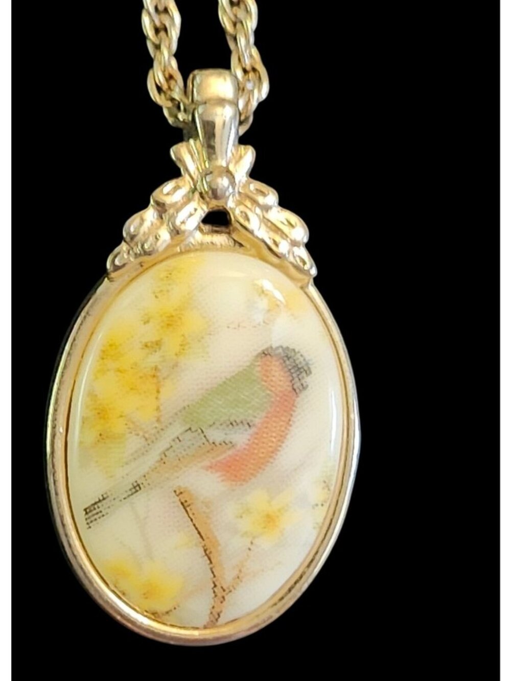 Whiting & Davis Vintage Gold Tone Necklace Porcelain Bird Pendant - Picture 3 of 8